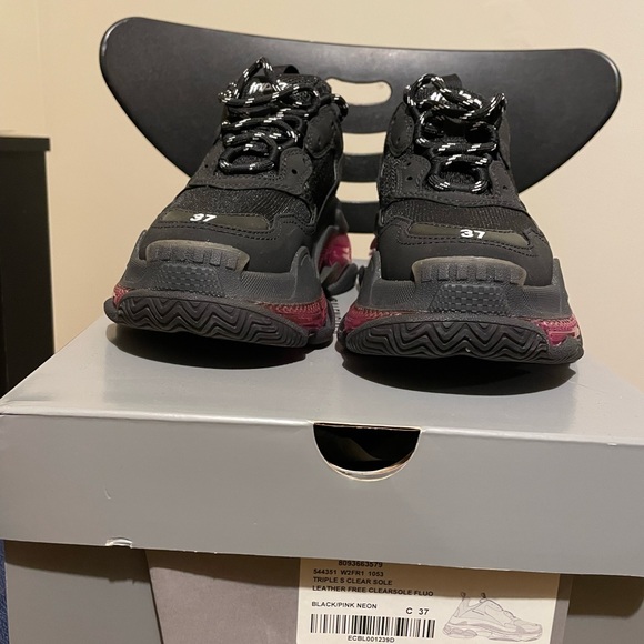 ✨Balenciaga Women’s Triple S clear sole chunky sneakers✨ - Picture 2 of 8